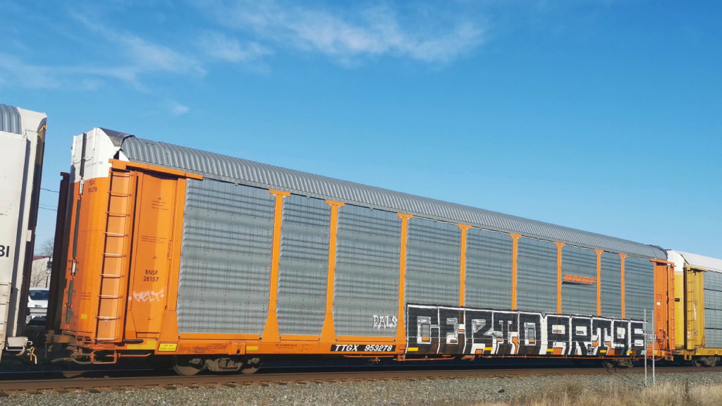 BNSF 28157 (Body) TTGX 953278 (Flat)